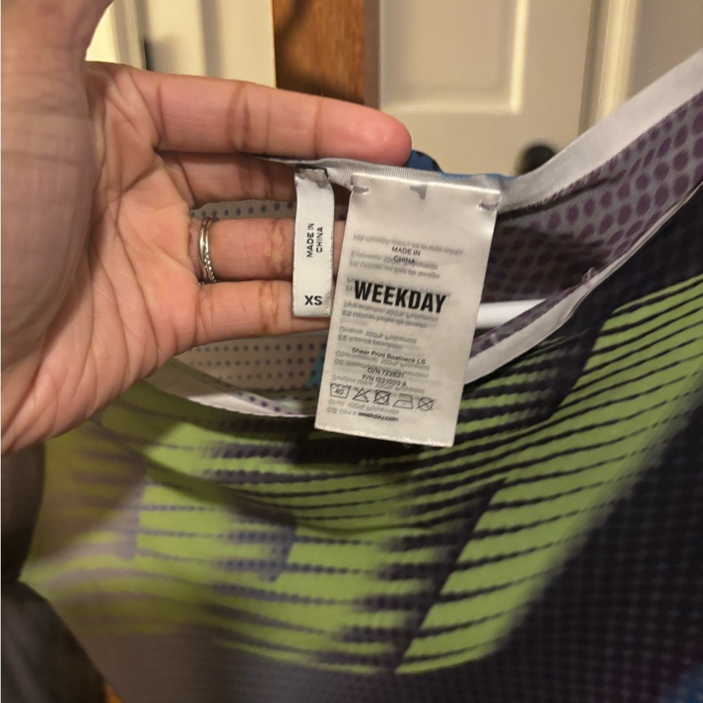 Weekday Multicolor Graphic Top - Picture 5 of 6